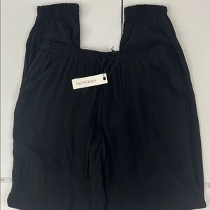 NWT‎ Olivaceous Active Black Lightweight Jogger Raw Pocket Hems Pants Size Small